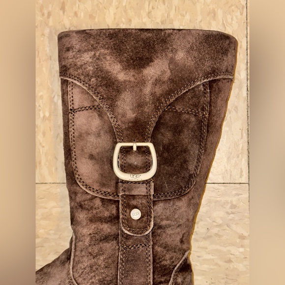 UGG Cargo Ill 5132 Boots in Walnut Brown Suede w/ Cream Shearling Lining size 7 - Picture 9 of 16